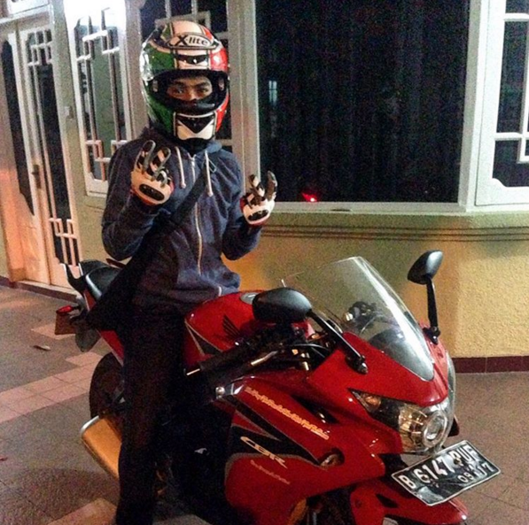 Ingat Si Entong? Kini gantengnya kebangetan, bikin cewek jatuh hati!