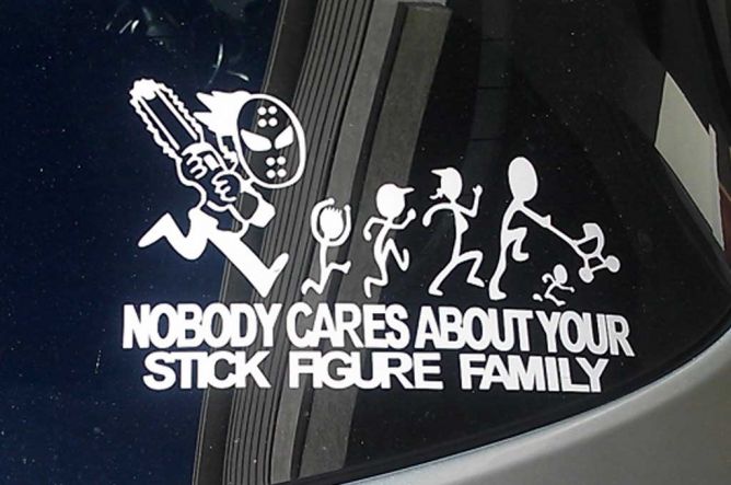 Hindari! Ini bahaya menempel stiker ayah, ibu dan anak di mobil