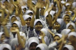 Jatuh bangun dalam pekerjaan sebagai lulusan SMP, Ria pantang menyerah