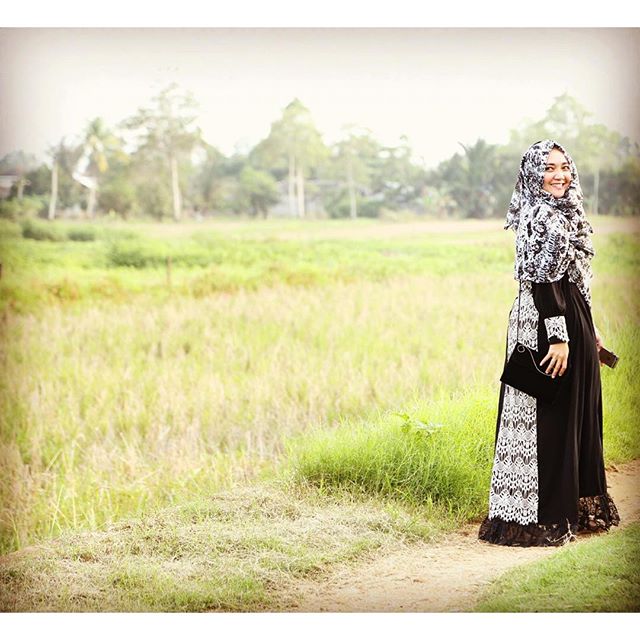 Ingat Sulis, si penyanyi religi cilik? kini makin cantik dan modis! Ingat Sulis, si penyanyi religi cilik? kini makin cantik dan modis!