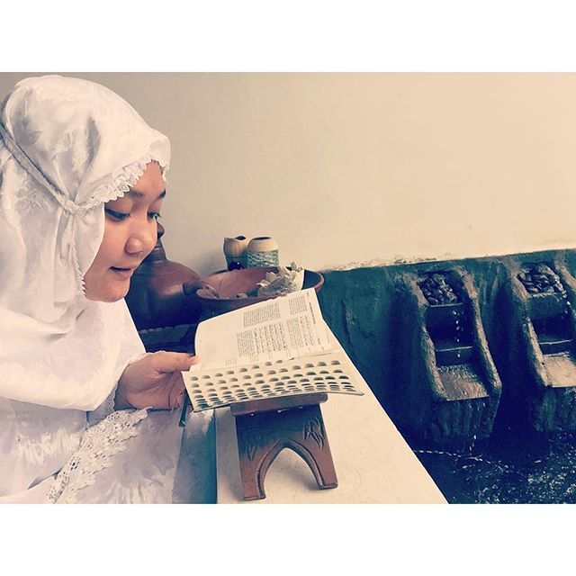 Ingat Sulis, si penyanyi religi cilik? kini makin cantik dan modis! Ingat Sulis, si penyanyi religi cilik? kini makin cantik dan modis!