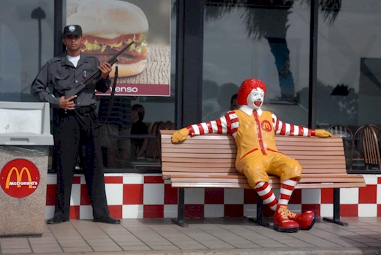 13 Fenomena aneh ini dijamin bikin geleng-geleng kepala, ada aja ya!