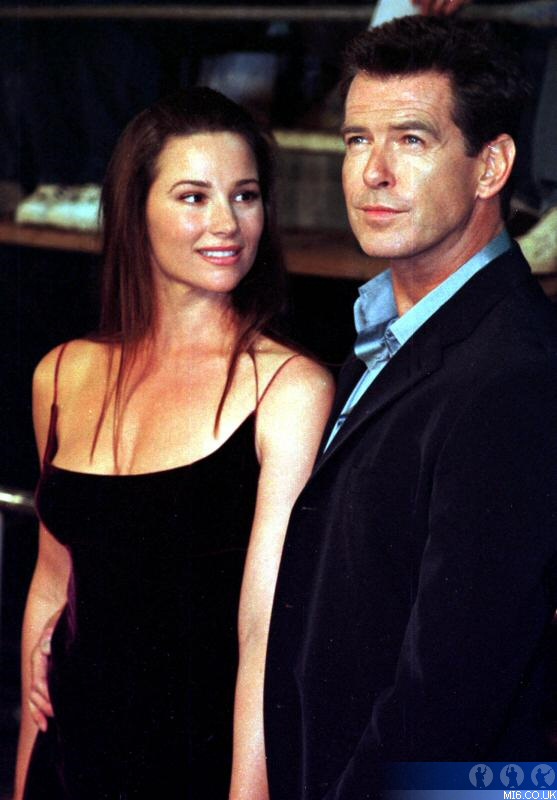 Para cowok, kamu belajarlah pada Brosnan tentang arti mencintai....  Para cowok, kamu belajarlah pada Brosnan tentang arti mencintai....