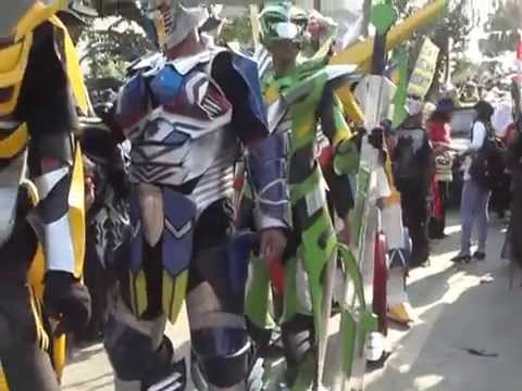 20 Gaya unik orang Indonesia saat karnaval, kocak banget!