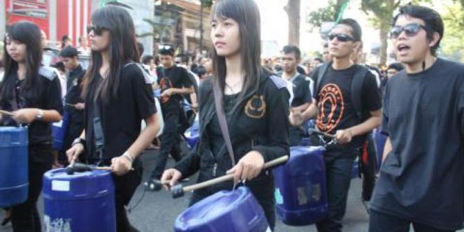 20 Gaya unik orang Indonesia saat karnaval, kocak banget!