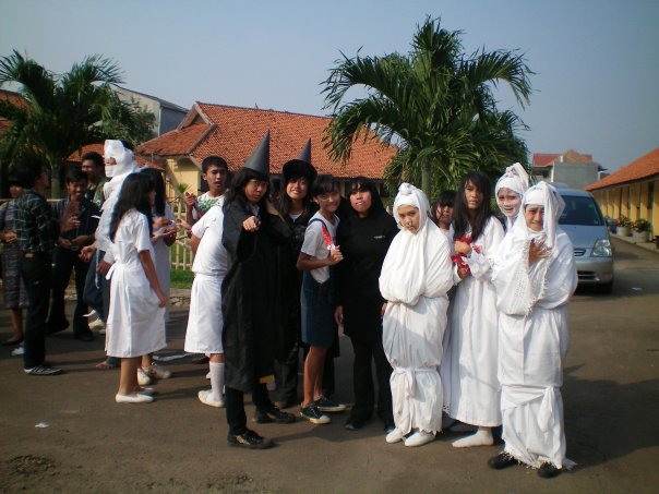 20 Gaya unik orang Indonesia saat karnaval, kocak banget!