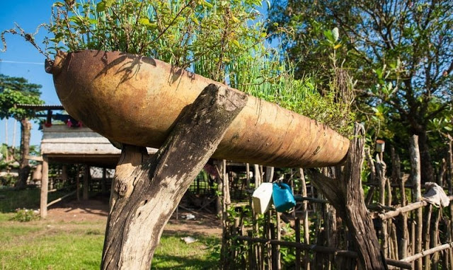 Korban perang Laos gunakan bekas bom jadi perahu hingga rumah tinggal
