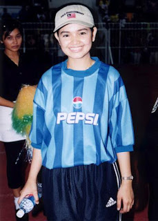 Kamu nggak akan menyangka artis ini terkenal di Indonesia, siapa hayo? Kamu nggak akan menyangka artis ini terkenal di Indonesia, siapa hayo?