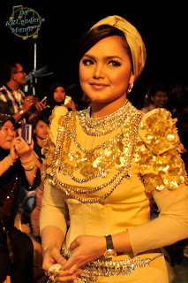 Kamu nggak akan menyangka artis ini terkenal di Indonesia, siapa hayo? Kamu nggak akan menyangka artis ini terkenal di Indonesia, siapa hayo?