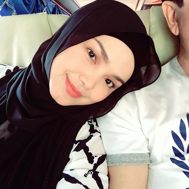 Kamu nggak akan menyangka artis ini terkenal di Indonesia, siapa hayo? Kamu nggak akan menyangka artis ini terkenal di Indonesia, siapa hayo?