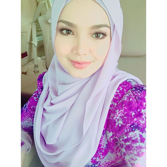 Kamu nggak akan menyangka artis ini terkenal di Indonesia, siapa hayo? Kamu nggak akan menyangka artis ini terkenal di Indonesia, siapa hayo?