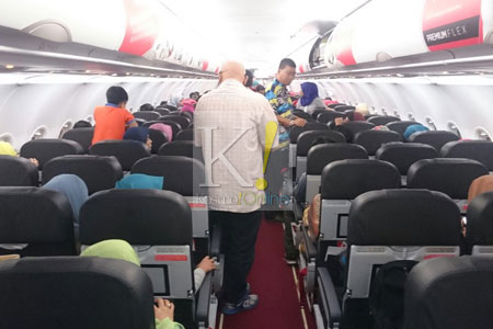 Terperangkap 3 jam dalam pesawat AirAsia, penumpang emosi