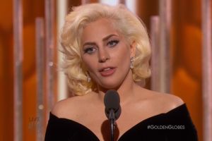  Lirikan sinis Leonardo DiCaprio ke Lady Gaga saat Golden Globe