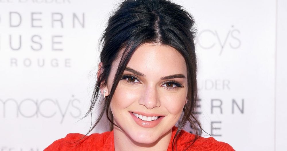 Tips jitu bikin kinclong wajah kamu ala Kendall Jenner, tertarik coba?