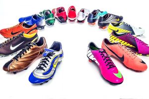 Komunitas ini menggilai sepatu sepak bola bukan klub bola, unik ya!