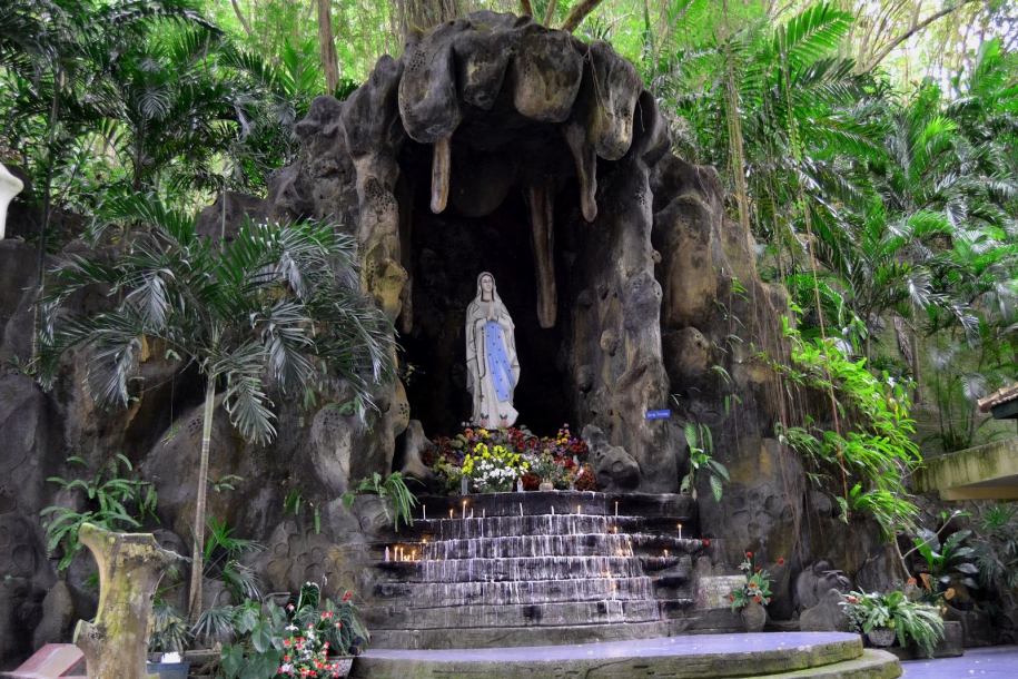 10 Wisata religi di Jogja yang akan menentramkan batinmu 