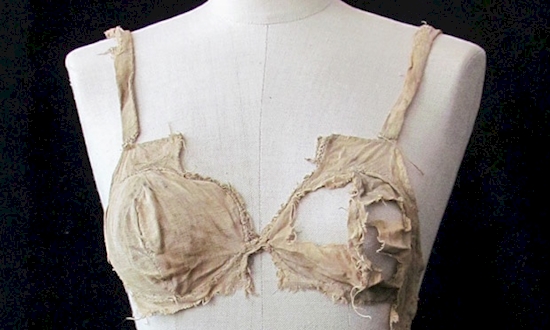 7 Kesalahan tak terduga dalam memakai bra, hati-hati ya ladies..