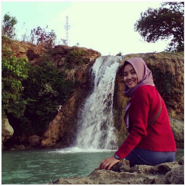 Perkenalkan Pantai Toroan, saat keindahan laut dan air terjun mewujud