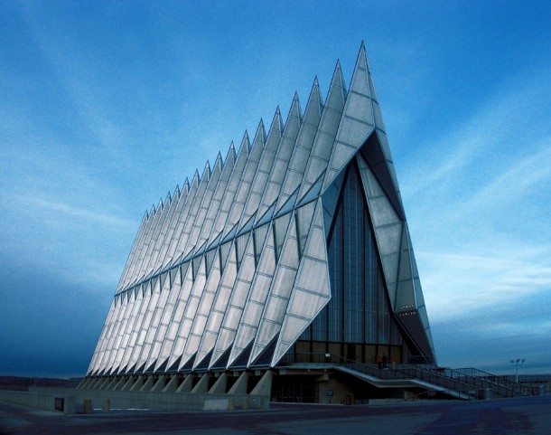 27 Bangunan yang sering dikira photoshop, padahal beneran ada!