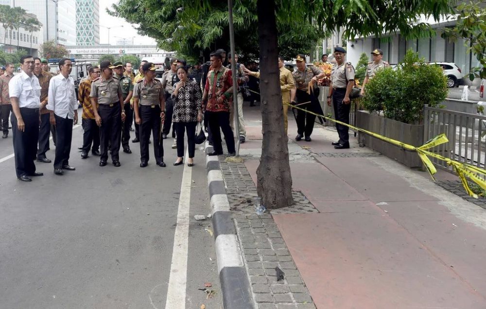 Tinjau langsung lokasi teror Sarinah, Jokowi banjir pujian netizen