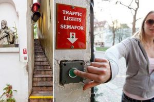 Unik, biar sempit jalanan ini dilengkapi fasilitas lampu lalu lintas