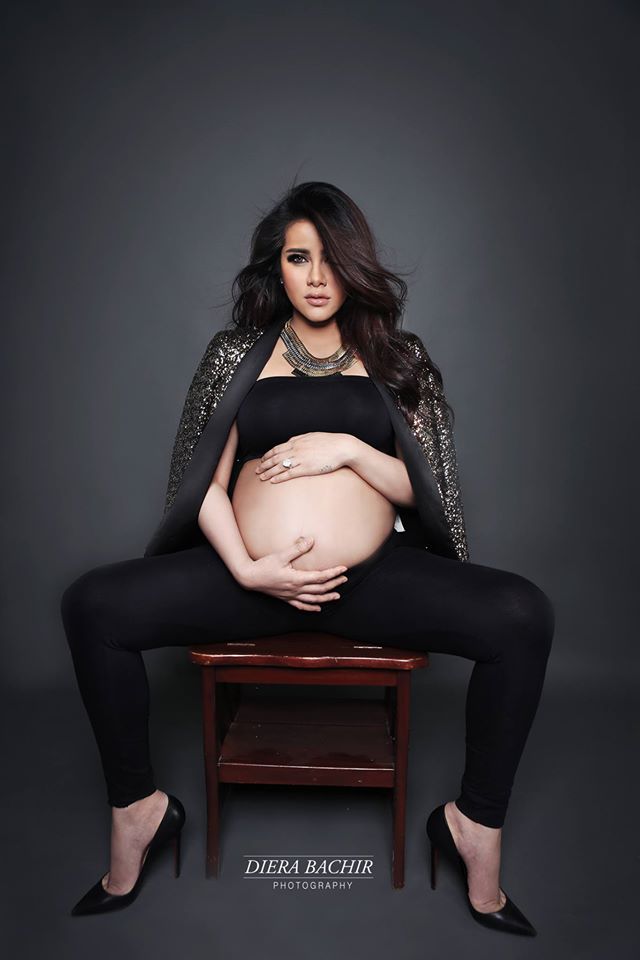 Selain Revalina S Temat, 9 selebritis ini juga pamer perut hamil