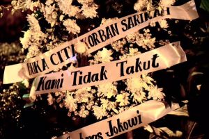 Karangan bunga 'Kami Tidak Takut' hiasi pos polisi Sarinah