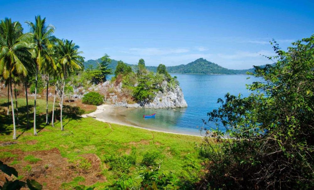 Cewek dilarang masuk pantai eksotis ini, duh kasian...