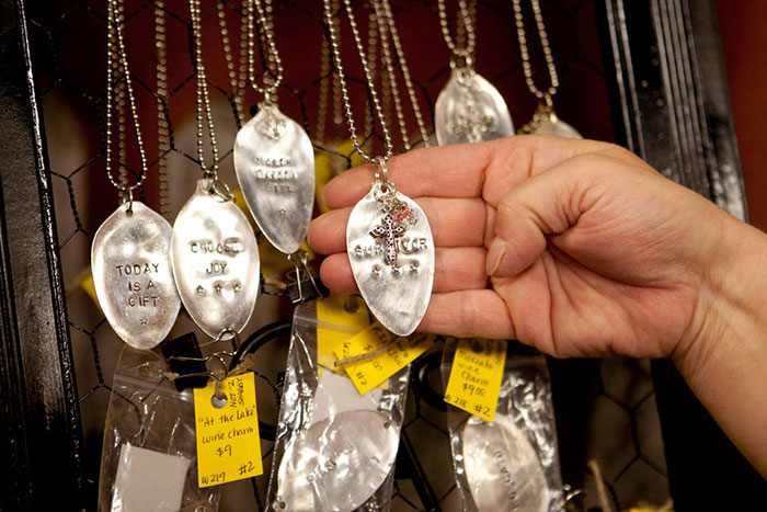 20 Cara kreatif manfaatkan perabot rumah tangga bekas, kamu tertarik?