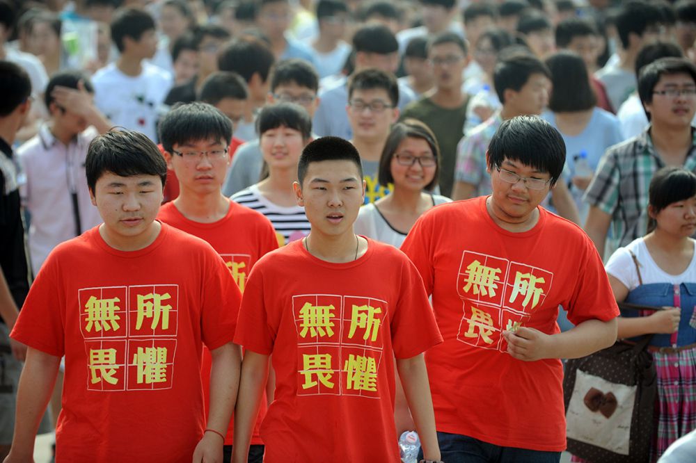 Alat mencontek siswa di China saat ujian ini ngeri, super canggih!