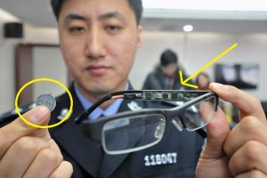 Alat mencontek siswa di China saat ujian ini ngeri, super canggih!