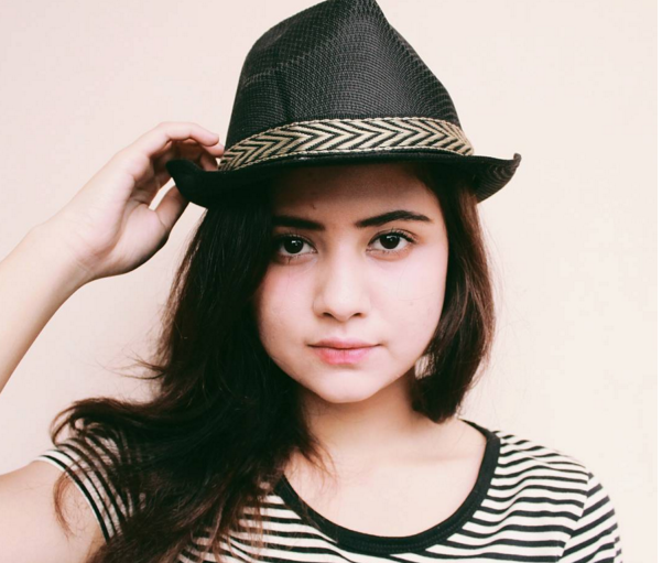 Sudah tahu kakak Aliando? Kecantikannya bikin mata cowok tak berkedip Sudah tahu kakak Aliando? Kecantikannya bikin mata cowok tak berkedip