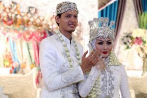8 Fakta pernikahan Fedi Nuril yang bikin banyak cewek patah hati
