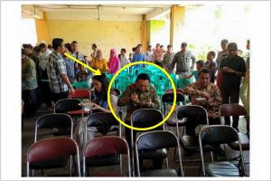 Lahap makan sayur asem bikinan warga rusun, Ahok tuai simpati netizen