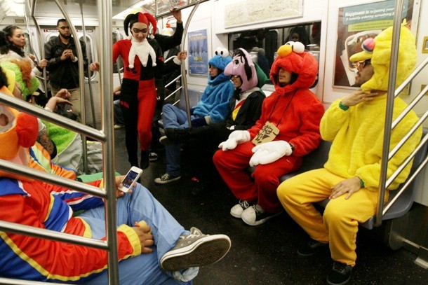 20 Tingkah aneh penumpang kereta api dari yang unik hingga nyebelin! 20 Tingkah aneh penumpang kereta api dari yang unik hingga nyebelin!