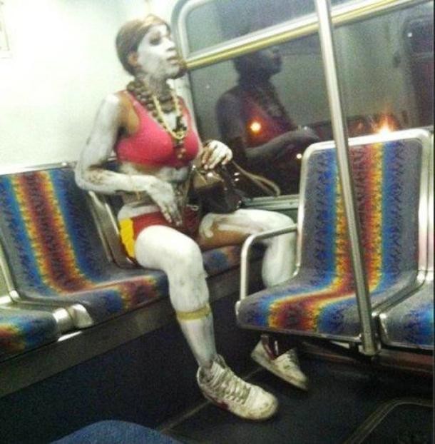 20 Tingkah aneh penumpang kereta api dari yang unik hingga nyebelin! 20 Tingkah aneh penumpang kereta api dari yang unik hingga nyebelin!