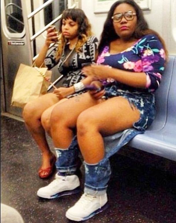 20 Tingkah aneh penumpang kereta api dari yang unik hingga nyebelin! 20 Tingkah aneh penumpang kereta api dari yang unik hingga nyebelin!