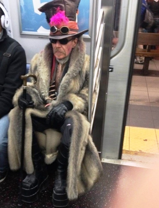 20 Tingkah aneh penumpang kereta api dari yang unik hingga nyebelin! 20 Tingkah aneh penumpang kereta api dari yang unik hingga nyebelin!