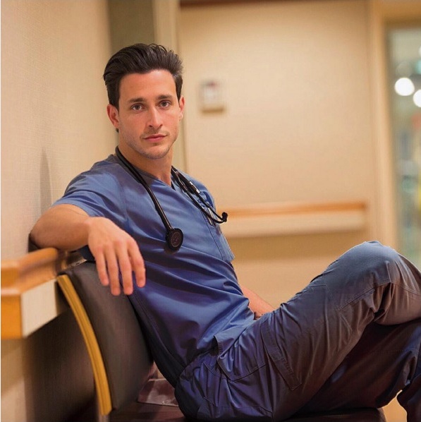 Dokter cakep ini kreatif, ajak kencan cewek sambil galang dana sosial