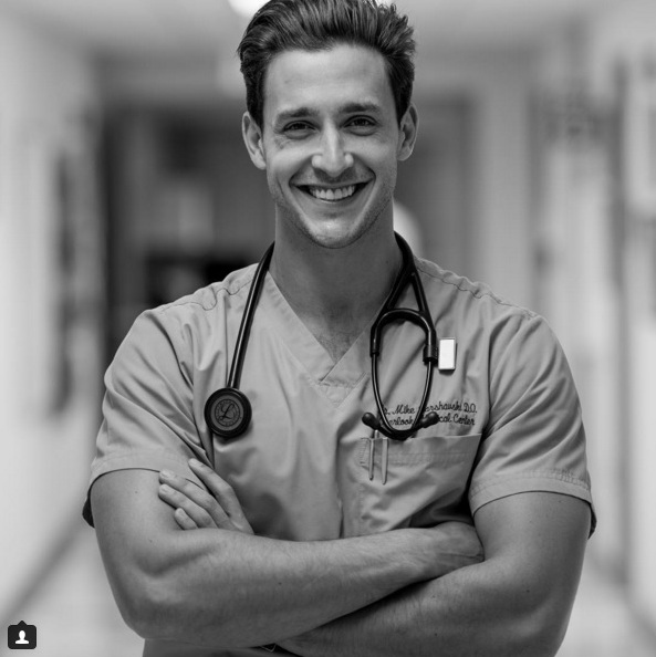 Dokter cakep ini kreatif, ajak kencan cewek sambil galang dana sosial