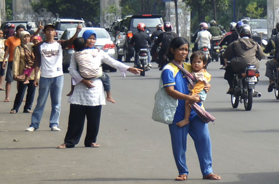 14 Profesi ini cuma bisa kamu jumpai di Indonesia, unik banget! 14 Profesi ini cuma bisa kamu jumpai di Indonesia, unik banget!