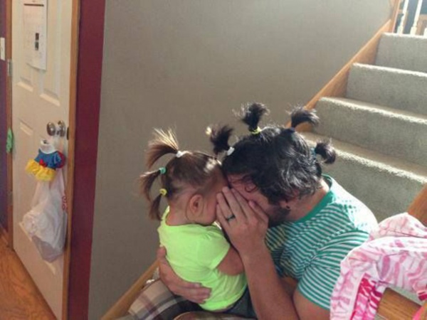 15 Kelakuan kocak seorang ayah demi buah hatinya, suka deh!