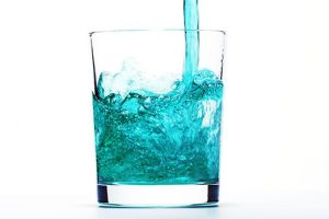 8 Khasiat mouthwash yang tak terduga selama ini, buktikan ya!
