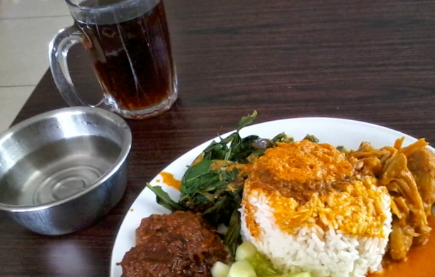 7 Cara simpel buktikan rumah makan Padang yang kamu kunjungi asli