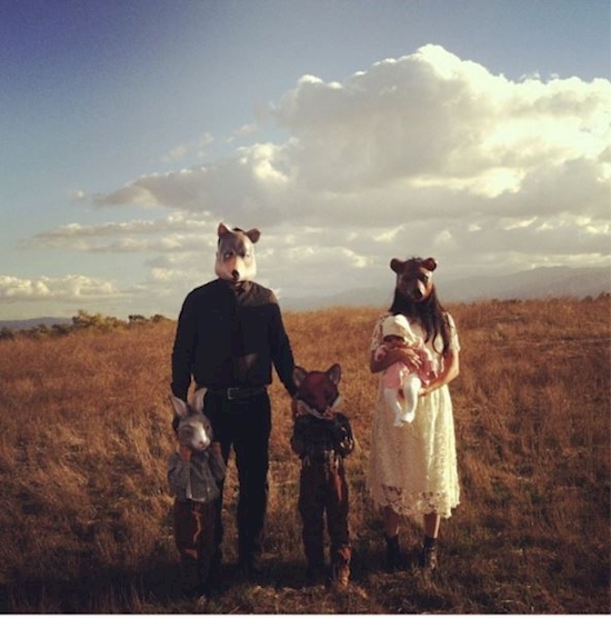 Maunya tampil kompak, tapi 15 foto keluarga ini malah terlihat kocak!