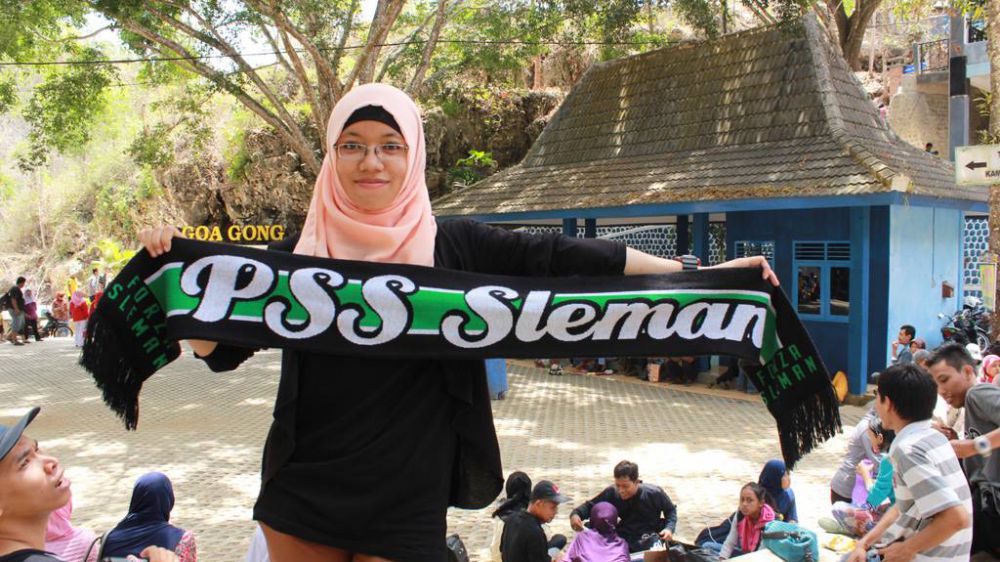 Desi, cewek gila bola ini sukai permainan PSS sampai hobi main futsal