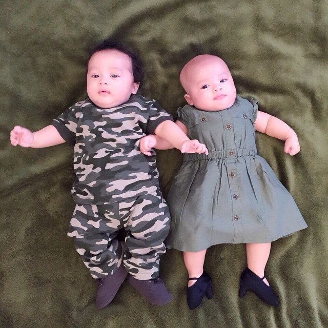 Tingkah lucu anak kembar imut Jonathan Frizzy, bikin gemes deh! Tingkah lucu anak kembar imut Jonathan Frizzy, bikin gemes deh!