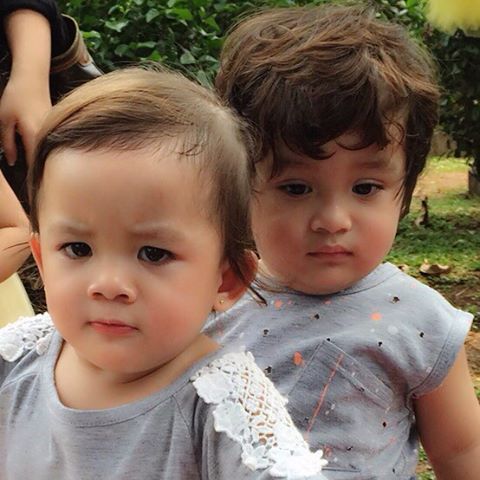 Tingkah lucu anak kembar imut Jonathan Frizzy, bikin gemes deh!