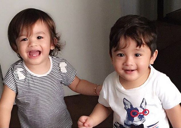 Tingkah lucu anak kembar imut Jonathan Frizzy, bikin gemes deh!