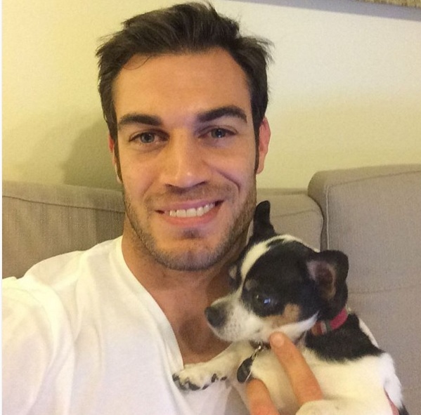 Dokter hewan ini ganteng banget, dijamin bikin kamu klepek-klepek! Dokter hewan ini ganteng banget, dijamin bikin kamu klepek-klepek!